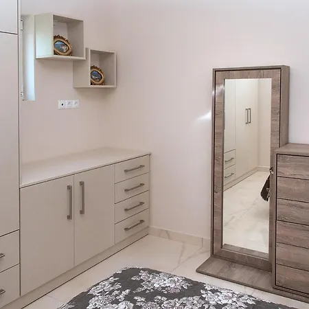 Sunshine Center Apartment *